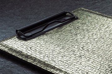 Schwarzer Clip